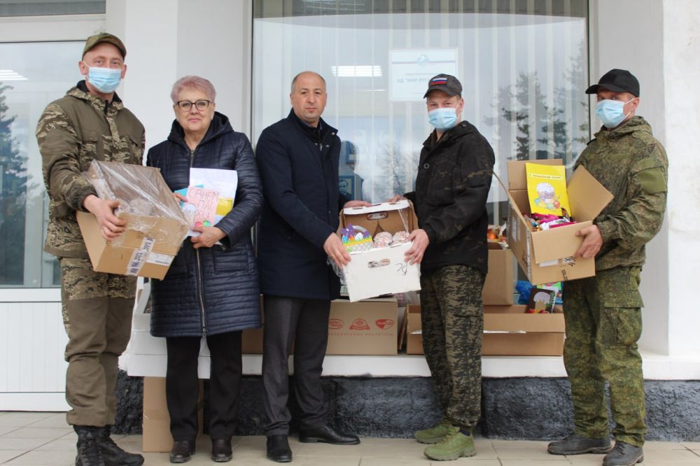 ГЛАВА АДМИНИСТРАЦИИ СЕРГЕЙ КРАМАРЕНКО ПЕРЕДАЛ ПАСХАЛЬНЫЕ КУЛИЧИ ВОЕННОСЛУЖИЩИМ