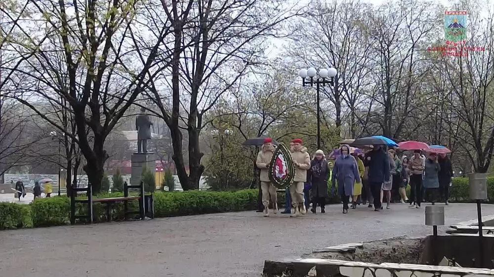 14 апреля, в памятный День жертв украинской агрессии, Глава Администрации города Брянки Евгений Морозов, представители...