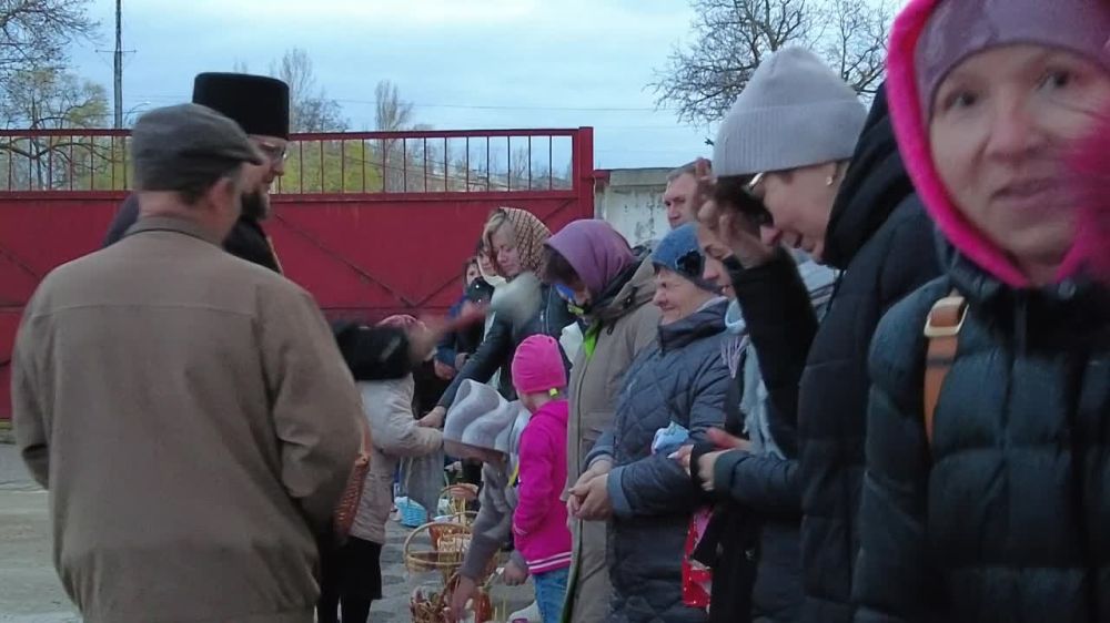 Евгений Морозов: В православных храмах города освящают куличи и крашенки.