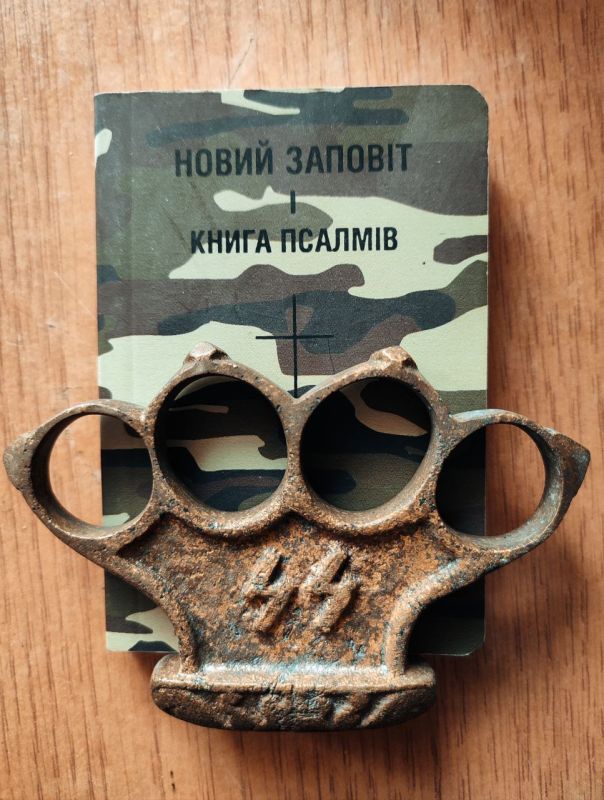 Олег Попов: Что в головах, в сердцах и душах, тех, кто носит с собою и читает "Новый завет" и кастет бронзовый со...