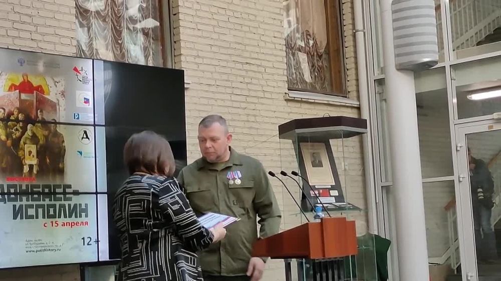 Избирком ЛНР передал в коллекцию Музея политической истории России материалы, изготовленные в период подготовки и проведения...