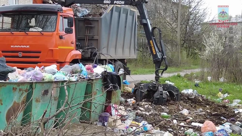 Евгений Морозов: Специалисты МУП "Комсервис" продолжают работы по ликвидации несанкционированных свалок в Брянке