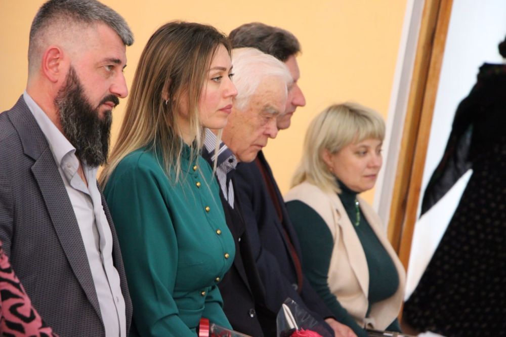 19 апреля 2023 года в Меловском лицее состоялось открытие «Парты Героя»