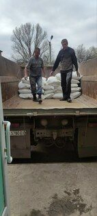 "Единая Россия" передала жителям Золотого, Горского и сел более 36 т гумпомощи - Колягин