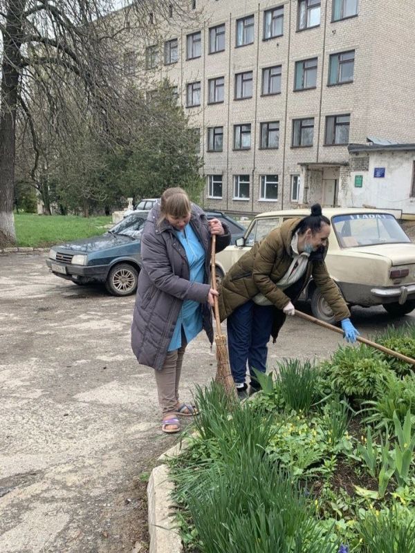 Евгений Морозов: К наведению порядка на прилегающих территориях присоединяются представители всех предприятий и учреждений Брянки