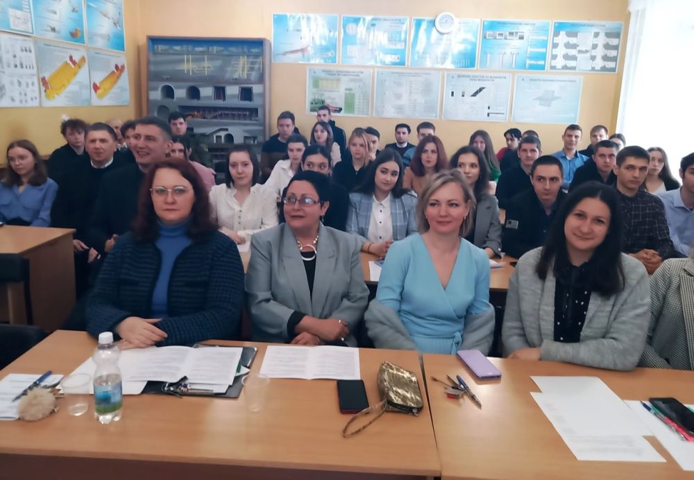 21 � 25 ������ � ����� ��� ��. �