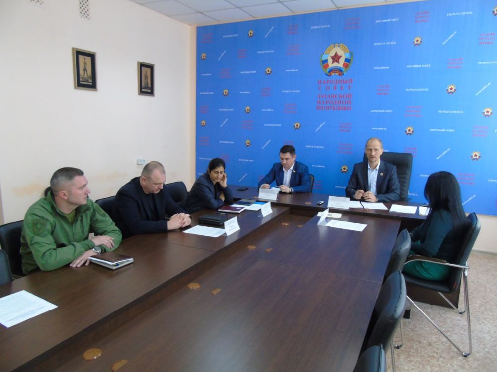 Состоялось очередное заседание Комитета НС ЛНР по вопросам государственной безопасности и обороны, работы правоохранительных органов и судебной системы, законности, защиты прав и свобод человека и гражданина, в ходе которого был рассмотрен ряд вопросов