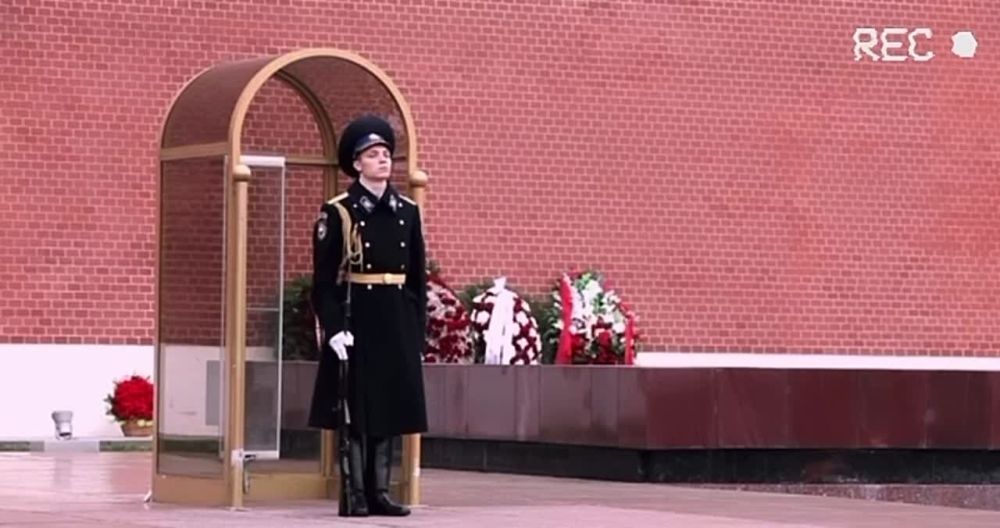 5 мая в Александровском парке состоится церемония торжественного возложения цветов к Могиле неизвестного солдата у...