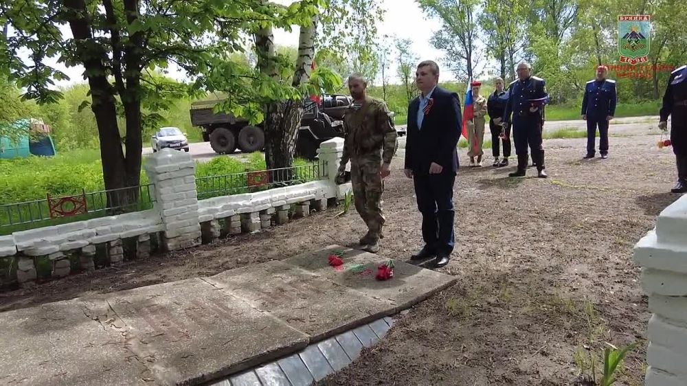 В канун Дня Победы по инициативе активистов Российского движения детей и молодежи "Движение первых", военнослужащих и казаков в Брянке провели Рейд Памяти