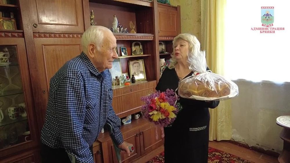 В преддверии Дня Победы Глава Администрации города Брянки Евгений Морозов, помощник депутата Народного совета ЛНР Павла...