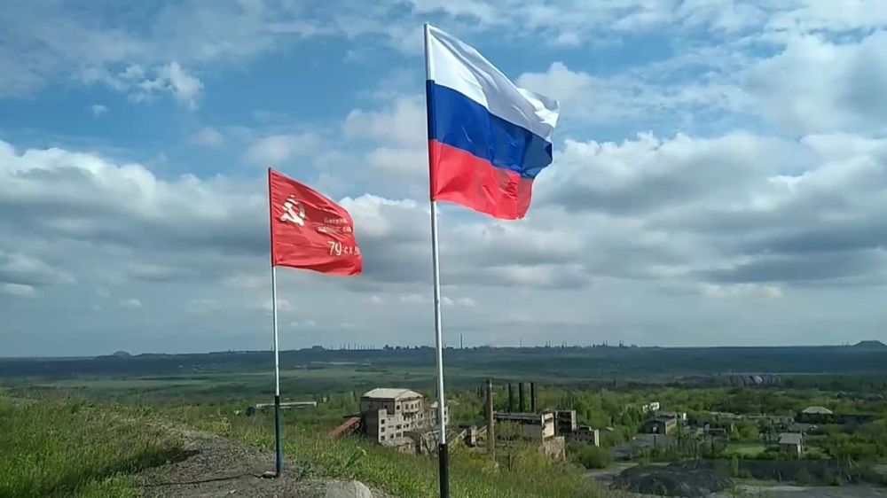 Евгений Морозов: Более 16 лет назад члены ветеранской организации создали традицию водружать Знамя Победы на самой высокой точке родины Брянковского подполья - Криворожье