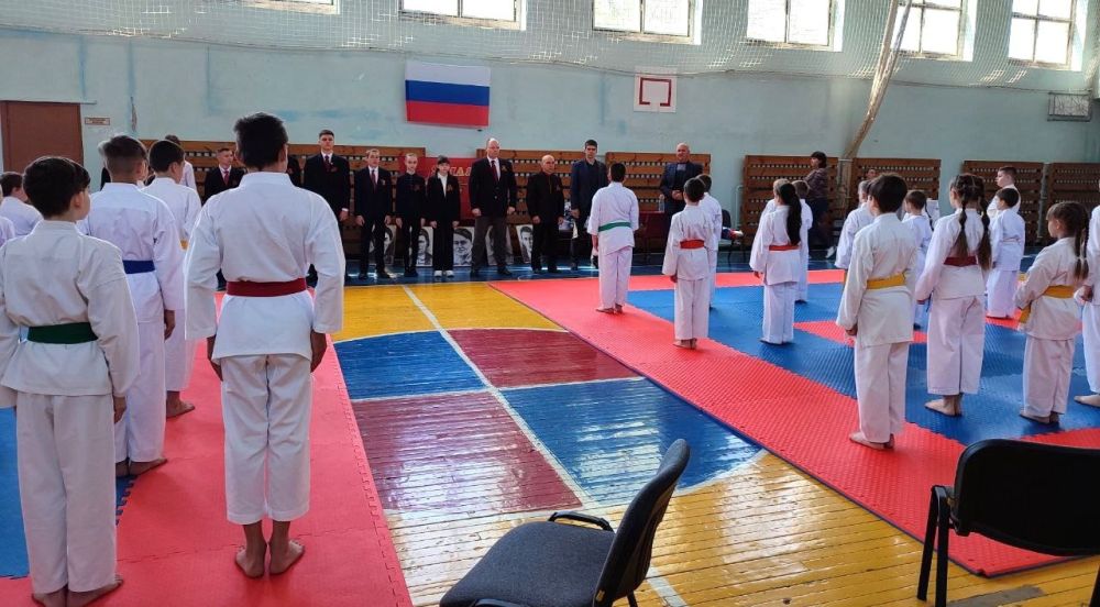 Первенство Краснодона и Краснодонского района по каратэ, посвященное 78-й годовщине Победы в Великой Отечественной войне, прошло в спортивном комплексе Молодогвардейской ДЮСШ