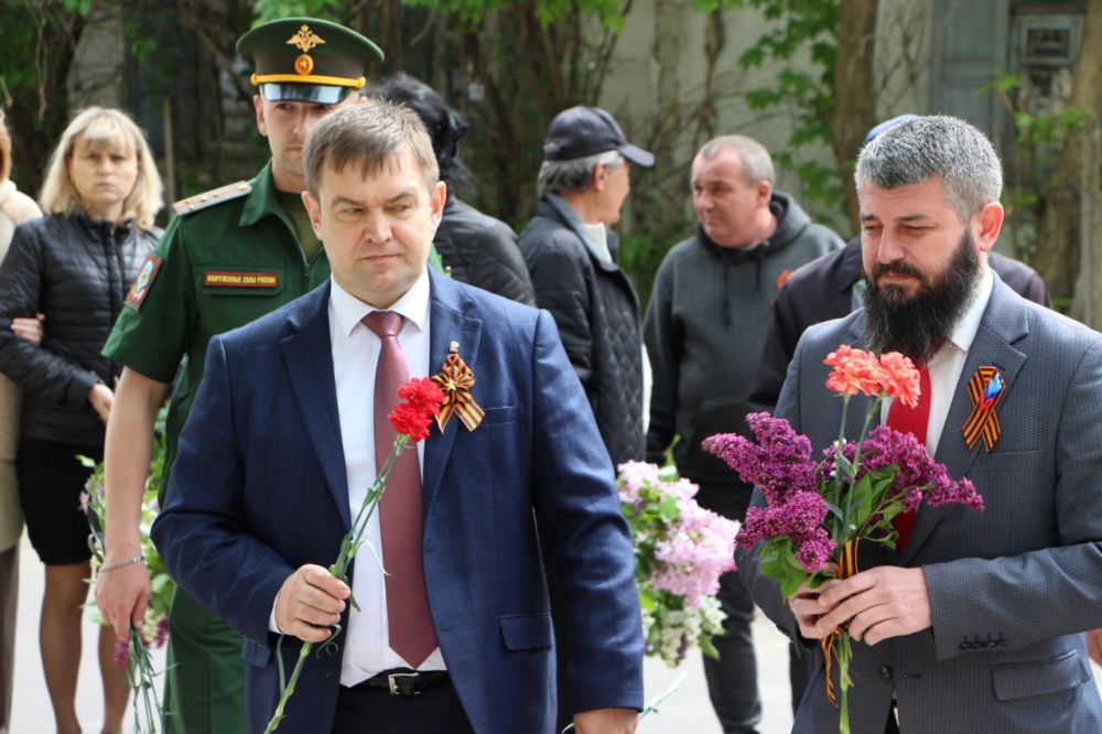 Возложение цветов в великий праздник День Победы