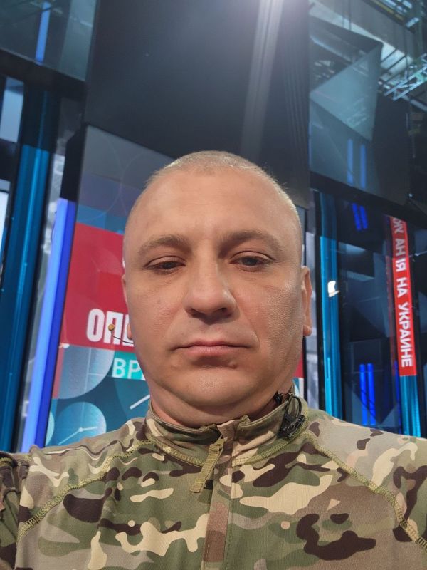 Андрей Марочко: Скоро на «Первом канале» буду очно участвовать в передаче "Время покажет" и обсуждать с Русланом Осташко @OstashkoNews и Олесей Лосевой @Losevatalks актуальные темы