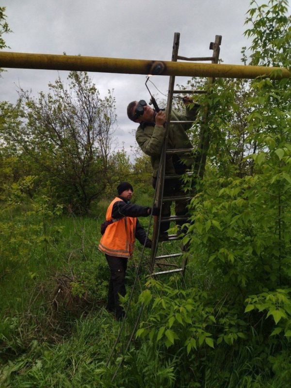 Специалисты «Луганскгаза» восстановили газоснабжение абонентов в Алмазной, нарушенное из-за обстрела города украинскими войсками — пресс-служба предприятия в своем Telegram-канале
