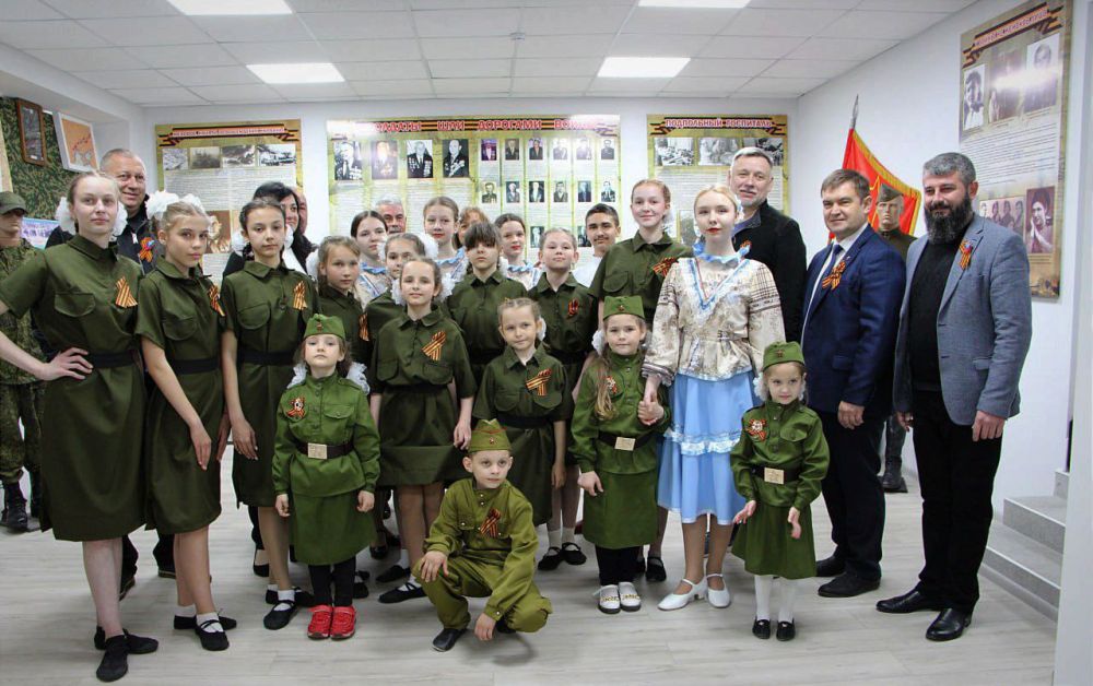 После торжественного митинга в ГУ ЛНР «Меловской краеведческий музей» состоялось долгожданное открытие экспедиционного зала