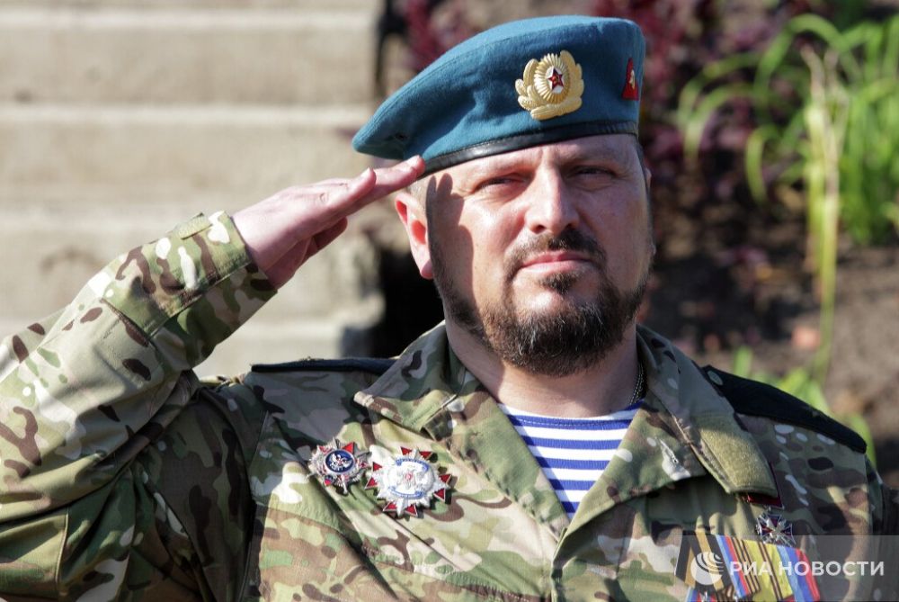 При взрыве в Луганском барбершопе ранен врио главы МВД ЛНР Игорь Корнет