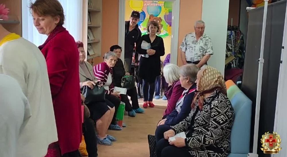 В рамках планового осмотра мобильная бригада ГУ «Первомайская центральная городская многопрофильная больница» ЛНР обслуживает население отдаленных территорий города Первомайска