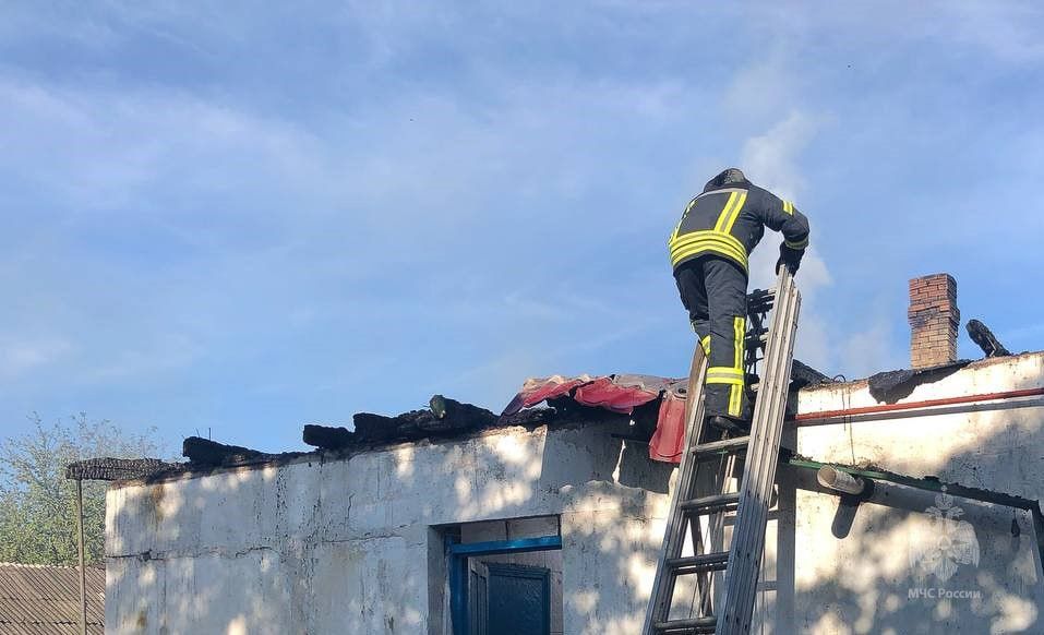 В Троицком муниципальном округе ликвидировано возгорание в доме барачного типа