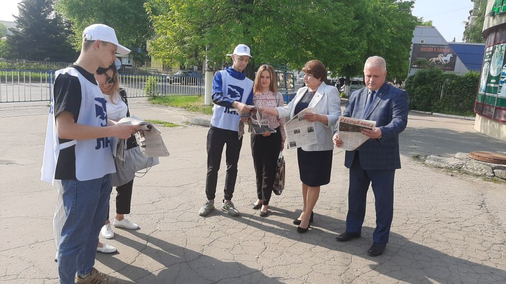 Елена Рахмукова: Вместе с коллегой Константином Бутримовым, заместителем председателя федерации профсоюзов ЛНР, как...