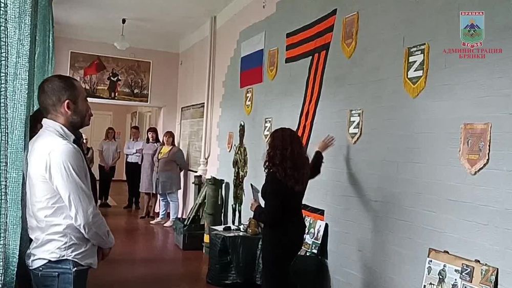 24 мая в Южно-Ломоватской школе №20, при поддержке Брянковского местного отделения Всероссийской политической партии «Единая Россия» состоялось торжественное открытие музейной экспозиции «Своих не бросаем или ПОКОЛЕНИЕ ZOV»