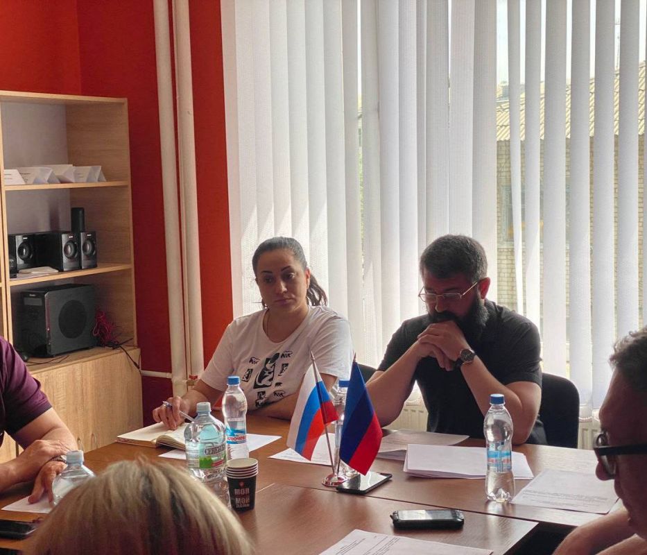 Сегодня в Администрации Меловского района состоялось заседание активистов местного отделения Партии «ЕДИНАЯ РОССИЯ»