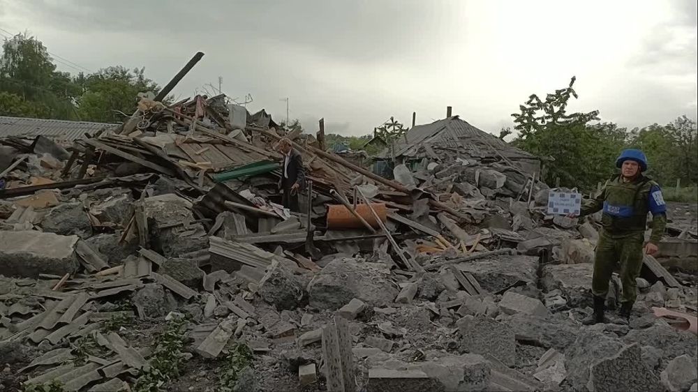 Последствия обстрела вооруженными формированиями Украины г. Алмазная (ЛНР)