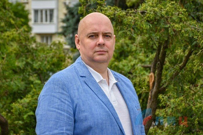 МФЦ организует работу мобильных офисов на прифронтовых территориях ЛНР, сообщил директор республиканского центра Виталий Седых