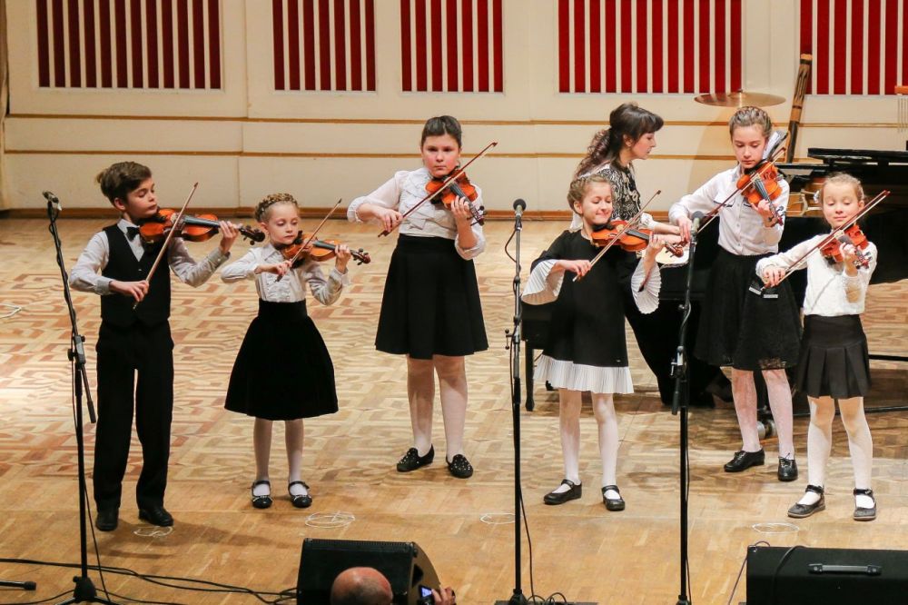 Программы детских школ искусств новых регионов приведут в соответствие федеральным требованиям, преподаватели уже повышают свою квалификацию на базе творческих вузов, заявила министр культуры РФ Ольга Любимова на встрече с Президентом