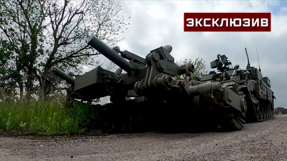 Российские саперы разминируют стратегическую трассу из Луганска в Лисичанск