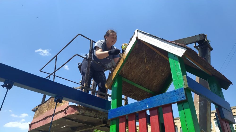 Активисты и сторонники «Единой России» продолжают наводить порядок в Брянке