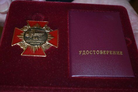 Пасечник наградил австрийского бизнесмена, который регулярно помогает Перевальскому району