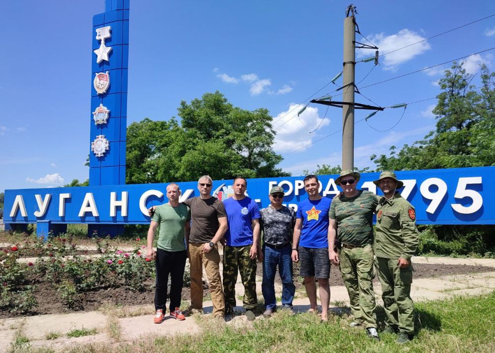 Олег Попов: 09.06.2023 отработал с друзьями из Санкт-Петербурга и Москвы по помощи военнослужащим подразделений МО РФ (бригада Северного флота, бригада ВДВ, мотострелковый батальон 2 армейского корпуса ЛНР и др.)