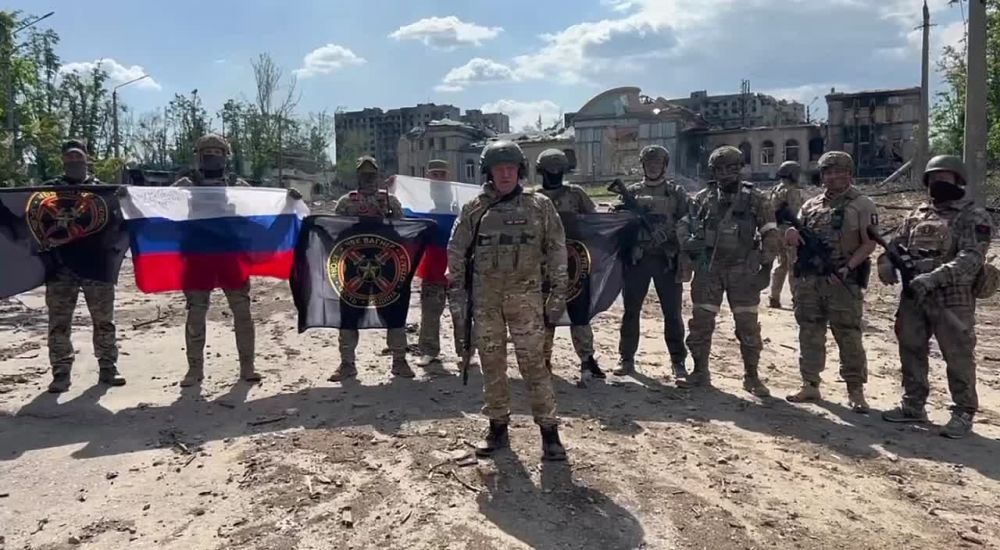 Олег Попов: Евгений Пригожин от себя лично, а также от коллектива ЧВК «Вагнер» поздравил с уничтожением западной техники тех военнослужащих России, которые в эти дни отражают атаки ВСУ на Запорожье