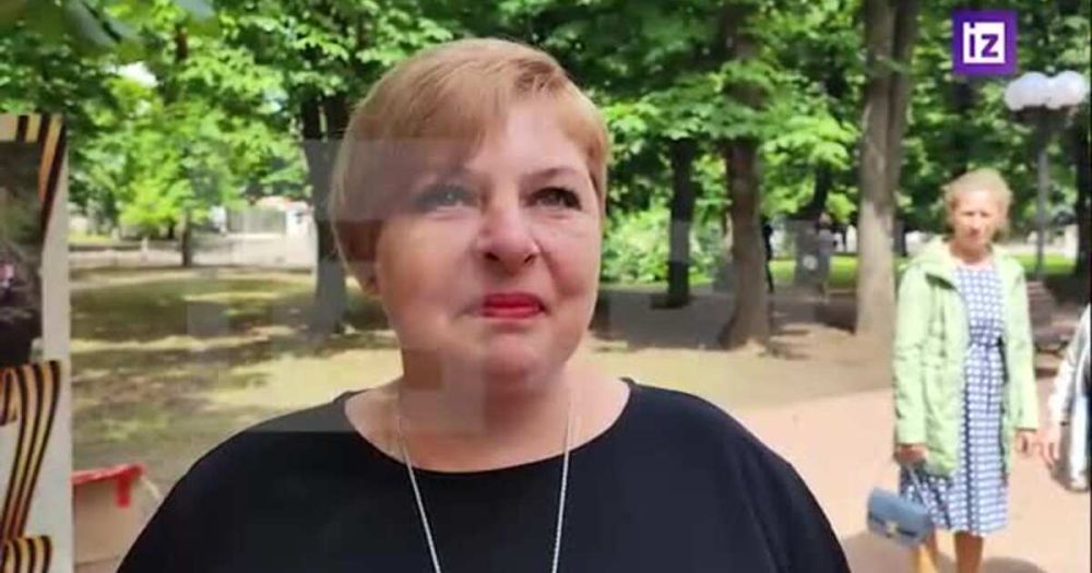 Выставку "Жены героев" открыли в День России в Луганске