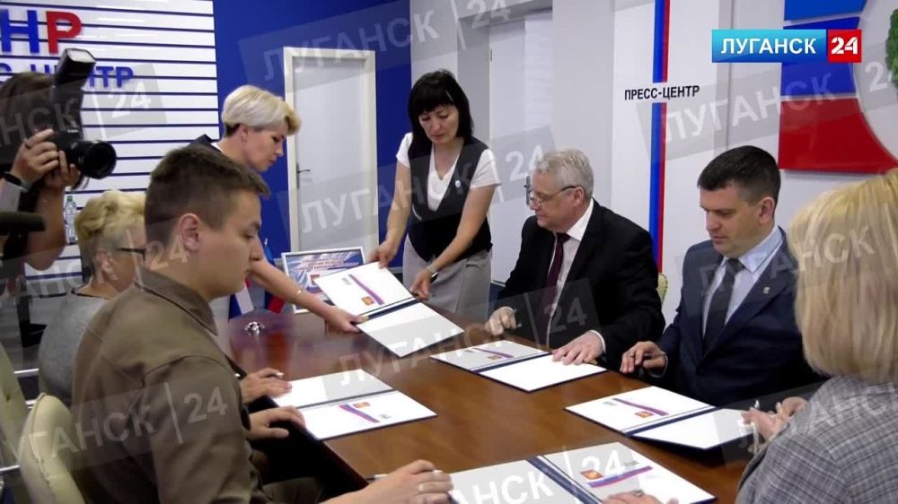 В Луганске состоялось торжественное гашение почтовой марки «Регионы России. Луганская Народная Республика»