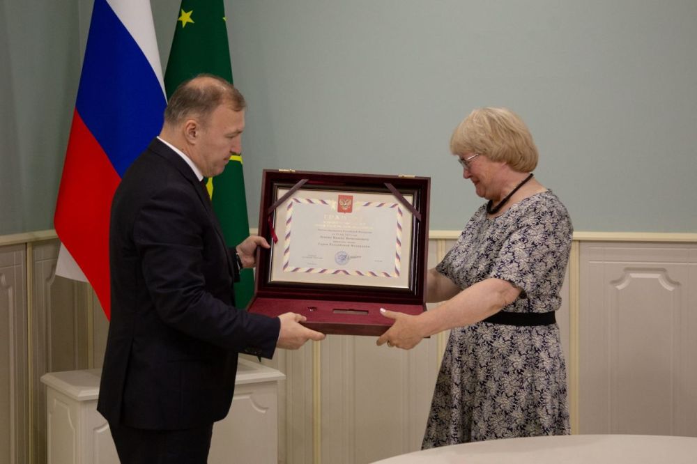 Сегодня, в Доме Правительства Республики Адыгея состоялась встреча главы республики Мурата Кумпилова, и семьи майора Вадими Лемеша - командира 2-го мсб 102-го мсп 150-й дивизии ЮВО, погибшего 6 августа в Марьинке