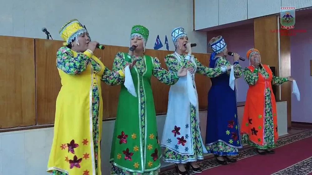 15 июня в стенах большого зала Администрации города Брянки состоялось торжественное собрание, посвященное Дню государственного служащего