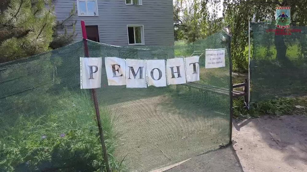 14 июня состоялась очередная рабочая поездка Главы Администрации города Брянки Евгения Морозова по объектам, где сегодня ведутся ремонтные работы специалистами из Брянской области