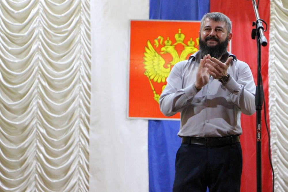 15 июня в Меловском ДК состоялся концерт, посвященный Дню государственного служащего и Дню медицинского работника