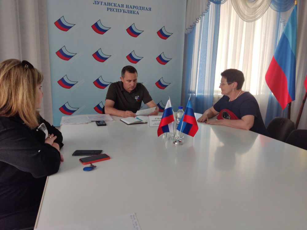 Андрей Губарев: ПРИЕМ ГРАЖДАН. Жители Первомайского городского города каждую среду приходят на проводимый мною прием граждан. Это жители Первомайска, Золотое, Горское, Попасная, Тошковка и других населенных пунктов