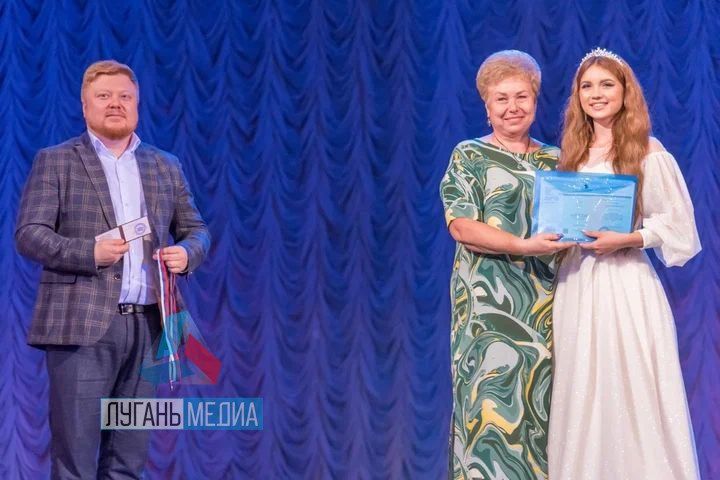 Выпускники Луганского экономико-правового лицея-интерната имени героев Молодой гвардии получили аттестаты РФ о среднем общем образовании