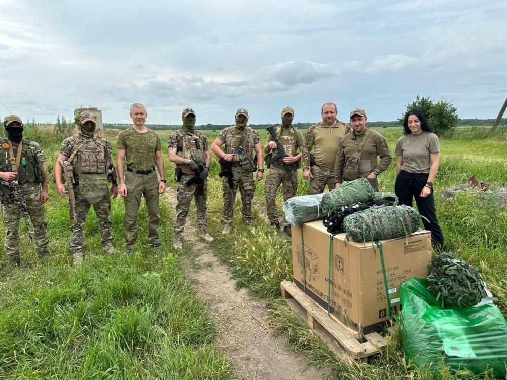 «Единая Россия» доставила гумпомощь и подарки медикам прифронтовых территорий