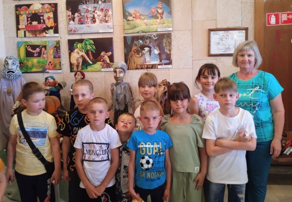 ОБУЧАЮЩИЕСЯ МИУСИНСКОЙ ШКОЛЫ №19 И СОФИЕВСКОЙ ШКОЛЫ №31 ПОСЕТИЛИ ЛУГАНСКИЙ АКАДЕМИЧЕСКИЙ ТЕАТР КУКОЛ