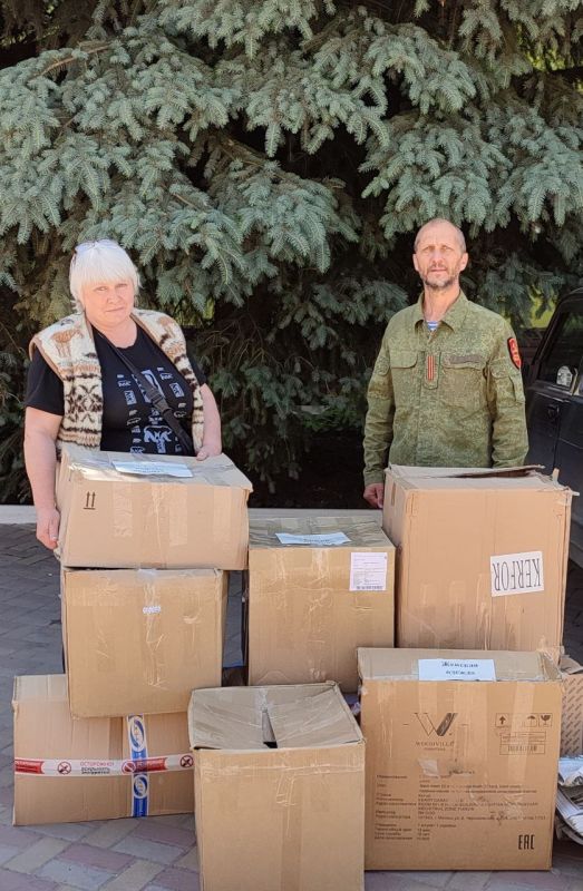 Олег Попов: Сегодня доставил в Лисичанский центр помощи ВПП "Единая Россия" очередную партию вещей от друзей из города Арзамас Нижегоролской области