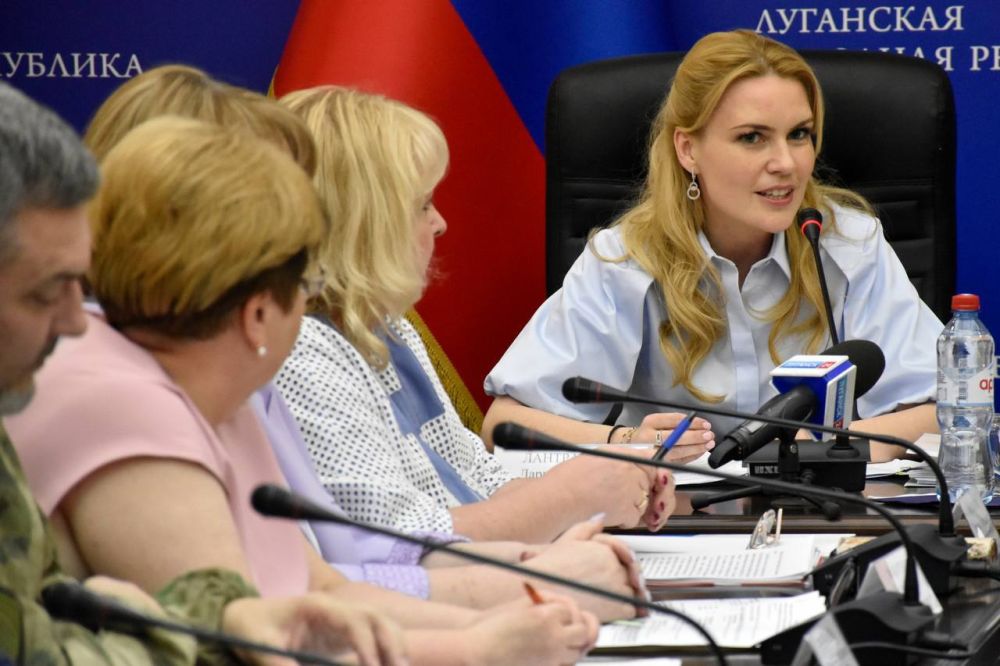 Дарья Лантратова: Вчера вместе с Инной Святенко в Луганске посетили протезный завод, Центр реабилитации инвалидов и провели выездное заседание Комитета СФ по социальной политике