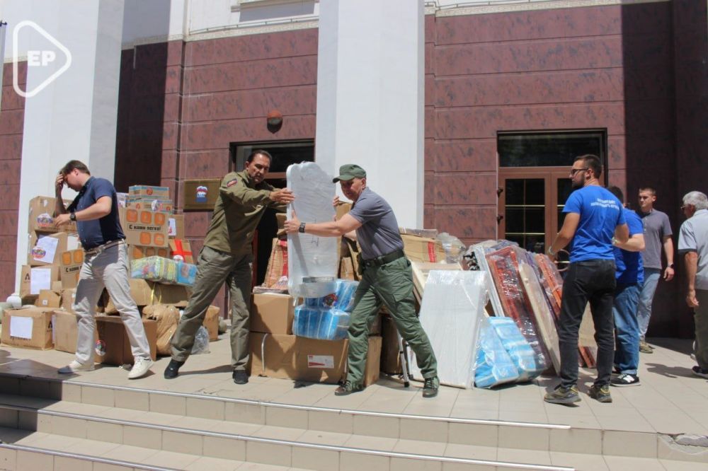 «Единая Россия» доставила в ЛНР более двух тонн гуманитарной помощи