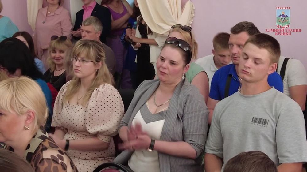 В литературной гостиной Дворца культуры имени Октябрьской революции состоялась торжественная встреча, посвящённая празднованию Дня молодежи в Российской Федерации