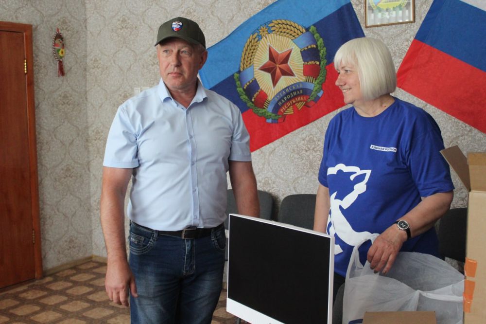 Отделам по обеспечению жизнедеятельности Славяносербского района была передана оргтехника, сообщили в пресс-службе «Единой России» ЛНР