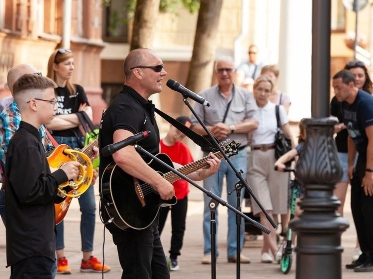 Таможенники Смоленска приняли участие в арт-проекте «Встречи у Микешина»